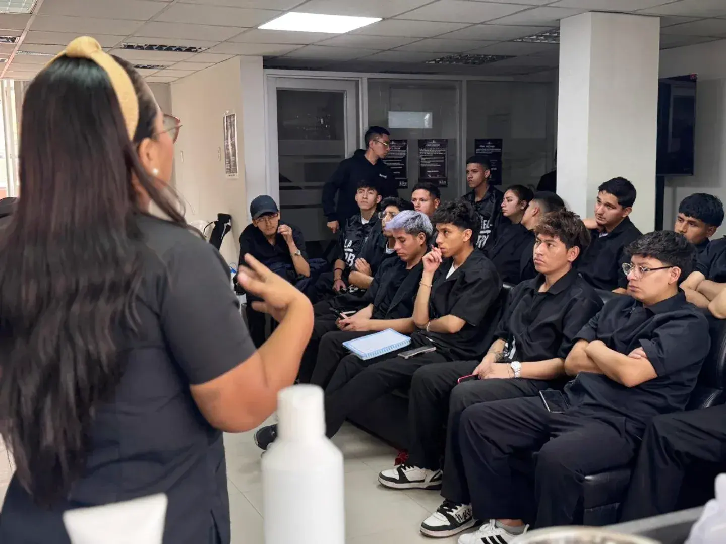 ESTÉTICA MASCULINA PROFESIONAL | CIENCIA, TÉCNICA E INNOVACIÓN EN BARBERÍA